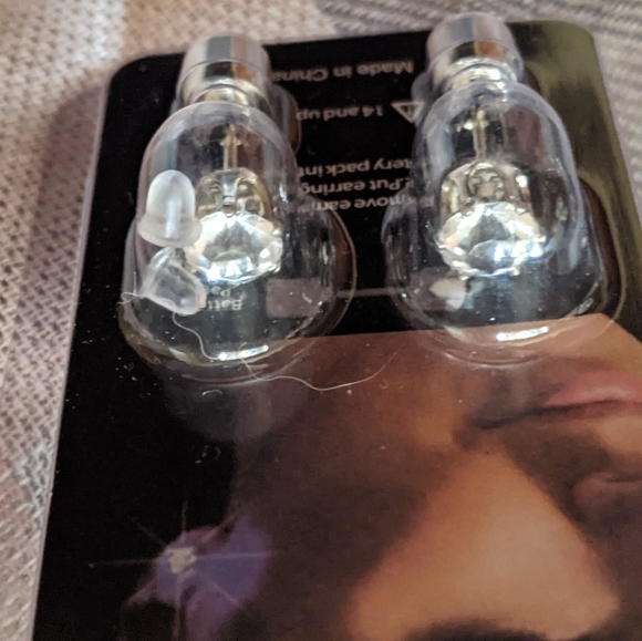 Light Earrings - Picture 5 of 6